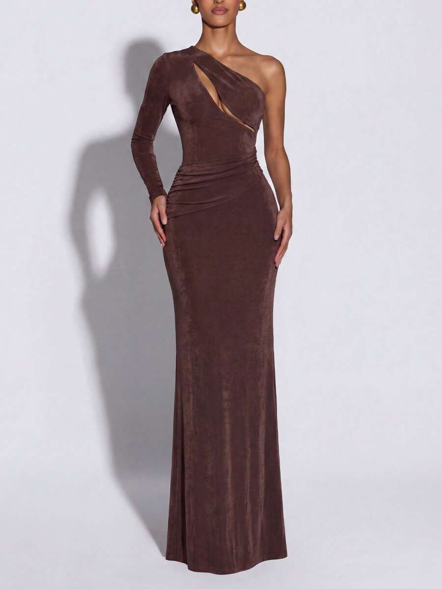 Vestido maxi elegante de un solo hombro en color marrón - Corte en la parte delantera, detalle de fruncido en la cintura, ideal para invitada de boda, vacaciones en la playa, primavera y verano sencillo y graduación - Marrón - Ver 1