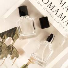 TSA认证30毫升（1盎司）简约经典厚底透明方形玻璃可填充细雾香水喷雾瓶，配亮黑色方形瓶盖和免费三合一灌装工具 - 彩色 - 查看 4