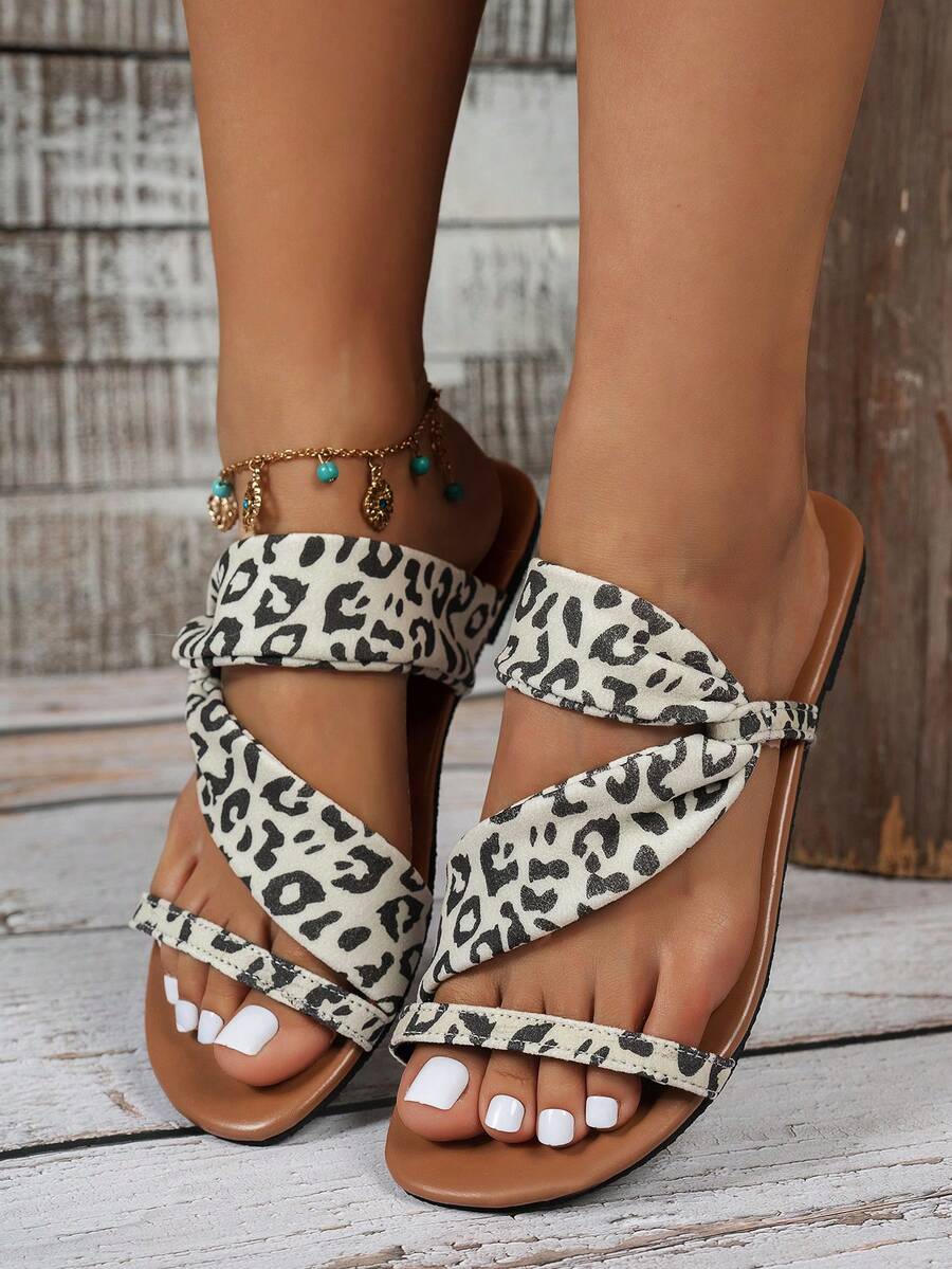 NANBEI ZUO Nuevas sandalias de playa de mujer con estampado de leopardo de un solo tirante, estilo de resort de moda casual planas, pantuflas minimalistas ligeras para interiores/exteriores con cierre deslizante - Beis - Ver 1