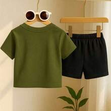 Camiseta Infantil Com Estampa de Urso Estiloso, Perfeita Para Um Look Moderno e Confortável - Verde Militar - Visão 3