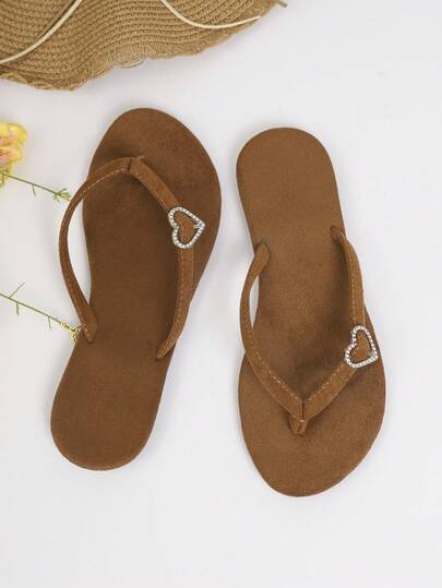 1 Pair Minimalist Heart-Shaped Buckle Cloth Flip Flops, Fashion Versatile Plus Size Elegant Casual Comfortable Beach Travel, Inexpensive Outdoor/Indoor Wear, Slip-On Spring Summer, Women Flat Sandals