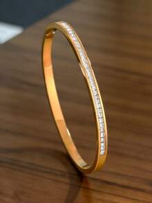 4件套18K镀金不锈钢女士时尚手链套装，包含3D五叶花手链、四叶花钉手链和四叶花高品质水钻手链，防水防褪色，适合日常佩戴、派对、馈赠亲友、情人节、圣诞节等场合。 - 金色 - 查看 4