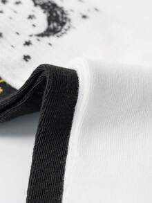 1/2 Paar zufällige schwarz-weiße Stern- und Mond-Muster atmungsaktive Socken, geeignet für Campus und Universitätsmode. Leicht, modisch, personalisierte unisex Socken für Campus-Veranstaltungen, täglichen lässig- und Freizeitbedarf. Weiche und bequeme Knöchelsocken - Schwarz und Weiss - Übersicht 4