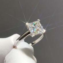Bộ nhẫn mạ bạc đính đá Cubic Zirconia tổng hợp sáng bóng, gồm nhẫn đính hôn và nhẫn cưới. Trang sức đa năng phù hợp cho đám cưới, tiệc tùng và đeo hàng ngày. - Bạc - Xem 12