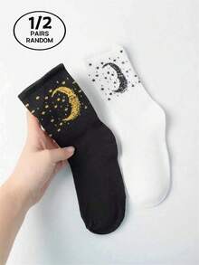 1/2 Paar zufällige schwarz-weiße Stern- und Mond-Muster atmungsaktive Socken, geeignet für Campus und Universitätsmode. Leicht, modisch, personalisierte unisex Socken für Campus-Veranstaltungen, täglichen lässig- und Freizeitbedarf. Weiche und bequeme Knöchelsocken - Schwarz und Weiss - Übersicht 1