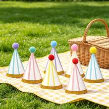 Sombreros de papel en forma de cono con rayas de 6 colores tipo macarrón y decoración aleatoria de pompones, sombreros de fiesta adecuados para fiestas de té en el jardín, revelación de género, bodas y otras fiestas con accesorios para fotos, también se pueden usar como decoración para carnavales, fiestas en la piscina, picnics y otras celebraciones - Sombrero de rayas con motas doradas - Ver 2