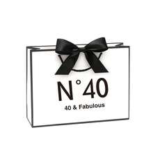 Túi quà màu trắng trang nhã kích thước 32x25x1cm với nơ đen, túi quà sinh nhật kỷ niệm, thiết kế sang trọng phù hợp cho các dịp sinh nhật đặc biệt, đám cưới hoặc tặng quà. - trắng - Xem 7
