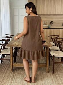Weeklong Vestido corto sin mangas de línea A con cuello asimétrico, botones, tela texturizada y volante en el bajo, para mujer de talla grande, casual para verano y vacaciones - Marrón - Ver 2