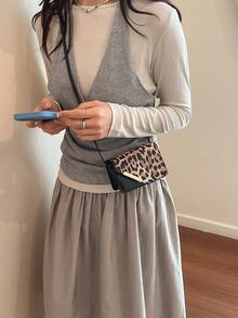 Bolso bandolera mini con estampado de leopardo, bolso de maquillaje de moda con solapa de metal con estampado de leopardo, monedero de mujer - Negro - Ver 4