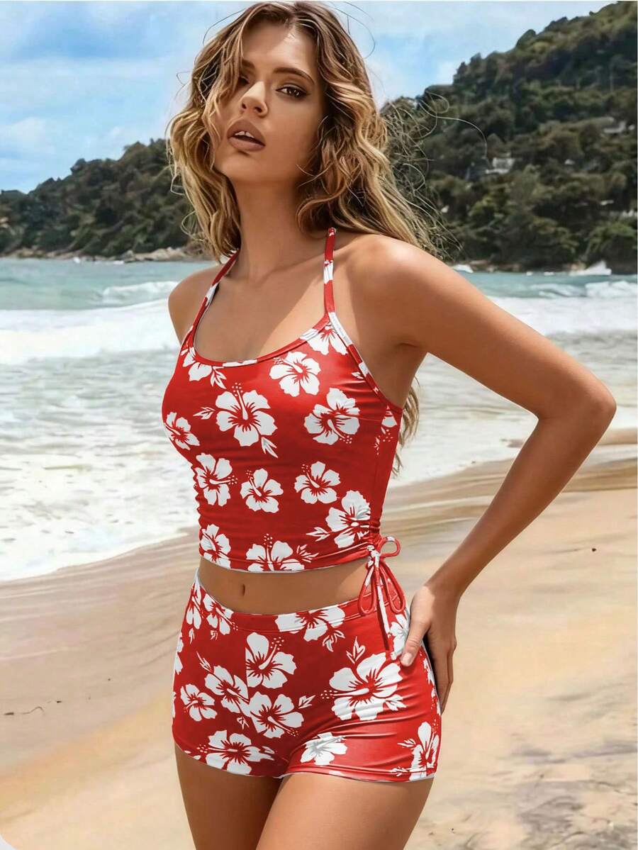 夏季海灘新款兩件式時尚坦基尼套裝，全遮蓋細肩帶背心上衣，花卉印花，保守款坦基尼短褲，優雅海灘度假風泳衣