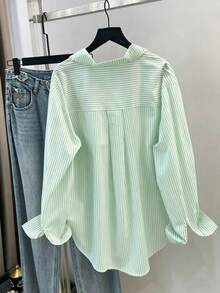 Camisa casual de verano para mujer de unicolor con bolsillo y bordado - verde pálido - Ver 3
