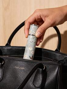 1 chai nước hoa bọc da họa tiết hoa và chim, 10ml, bình xịt cầm tay sáng tạo có thể nạp lại, thiết kế tiện dụng khi đi du lịch, chai xịt du lịch dễ thương dành cho cả nam và nữ với lớp phun sương mịn, vỏ bền chắc, kích thước nhỏ gọn, phù hợp đựng nước hoa, tinh dầu, nước hoa hồng, tinh dầu nguyên chất. - Nhiều màu - Xem 4