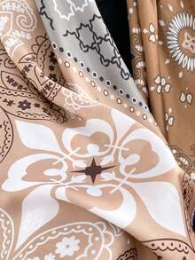 1 chiếc khăn vuông 90cm in họa tiết Paisley thanh lịch dành cho nữ, thích hợp cho những buổi đi chơi đường phố thường ngày và thời trang, có thể dùng làm khăn quàng cổ, băng đô, khăn trùm đầu, khăn choàng chống gió và nắng ngoài trời, hoàn hảo để tô điểm cho vẻ ngoài của bạn, trong các dịp lễ hội. - Nhiều màu - Xem 4