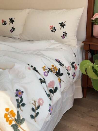 3pcs Skin-Friendly Crinkle Gauze Fabric Soft & Comfortable Light Blue Floral Embroidered Duvet Cover Set (1*Duvet Cover + 2*Pillow Shams, Excluding Filler), Suitable For Bedroom, Guest Room, Boys & Girls, Machine Washable