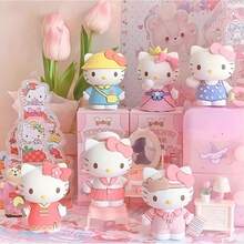 SANRIO 1个三丽鸥Hello Kitty盲盒 - 内含8个随机款式的PVC人偶，附带收藏展示架，可爱卡通卧室装饰，节日生日毕业礼物，派对礼物（无需用电），返校礼物，玩具，盲盒摆件，人偶玩具 - 彩色 - 查看 2