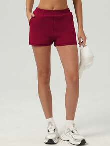 Pantalones cortos de yoga de verano para mujer con cintura elástica de color rojo cereza, con bolsillos, suaves, elásticos y cómodos para uso casual, entrenamiento y running - Rojo - Ver 3