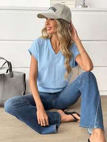 Camiseta casual de mujer de unicolor con cuello en V, mangas cortas tipo murciélago, para usar con vaqueros - Celeste - Ver 5