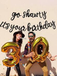 Banner "Go Shawty It's Your Birthday" - Không cần tự làm, chủ đề Hip Hop, banner chúc mừng sinh nhật đã được xâu sẵn, biển hiệu chúc mừng sinh nhật chủ đề Rap dành cho nam và nữ, đồ dùng trang trí tiệc sinh nhật màu đen. - Biểu ngữ sinh nhật Black Go Shawty - Xem 2