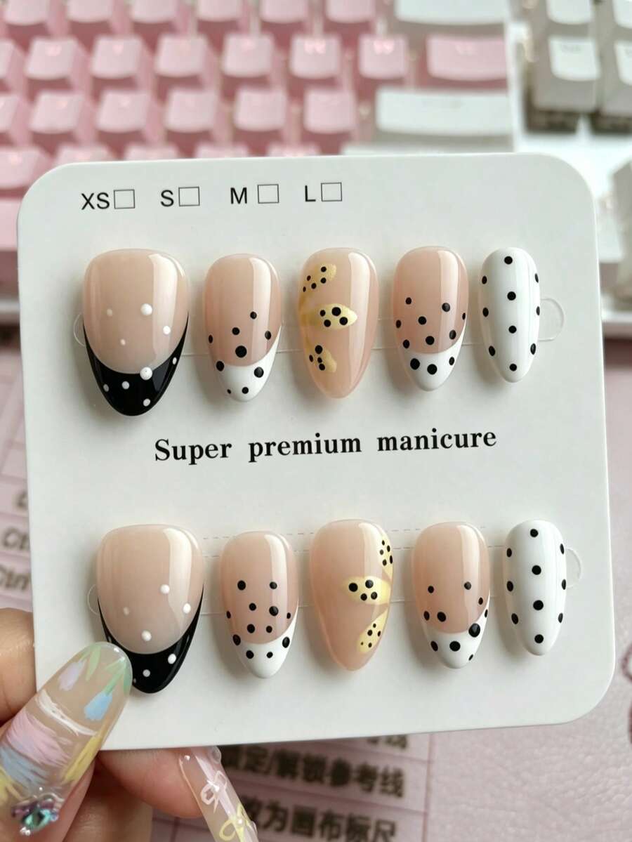 10 Stücke handgemachte matte einfarbige mandelförmige Nagel-Sticker, mit Nude-Grundton, klassischen Punkten, Schwarz-Weiß-Kontrast-French-Tips und Blumenmustern, die einen süßen und schicken Vintage-Charme schaffen. Geeignet für Damen und Mädchen, für Frühling, Sommer, Herbst, Winter, Partys und den täglichen Gebrauch - Verschiedenfarbig - Übersicht 1