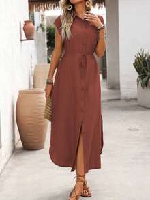 Vestido estilo camisa para mujer, de color morado oscuro, con cuello solapa y mangas cortas tipo hombros al descubierto.Diseño con botones frontales, bolsillo en el pecho y cintura ajustable con cordón.Falda larga con abertura frontal, cómoda y versátil.Ideal para uso diario, trabajo y salidas casuales. - Color caoba - Ver 8