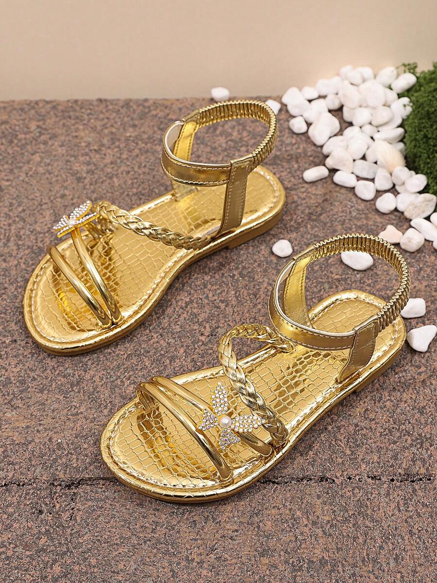 1 Pair Girls Flat Sandals PU Braided Strap + Rhinestone Pearl Butterfly Decor Elastic Back Slip-On Design Fashionable Cute Roman Beach Sandals Suitable For Students Daily Casual Beach Vacation Summer New Style - Gold - View 1