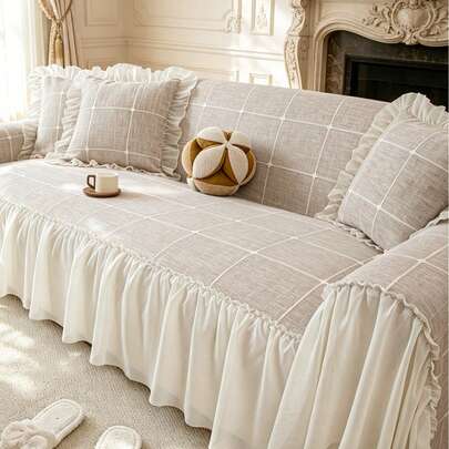1 chiếc chăn phủ sofa thêu họa tiết kẻ caro màu be, kiểu dáng lãng mạn với bèo nhún, tối giản và thoải mái, đa năng cho phòng khách, phòng ngủ và văn phòng, phù hợp sử dụng hàng ngày và làm quà tặng ngày lễ, dùng được quanh năm.
