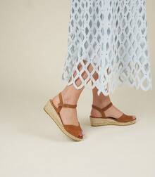 Gaimo Women Platforms & Wedge Sandals - 棕色 - 查看 2