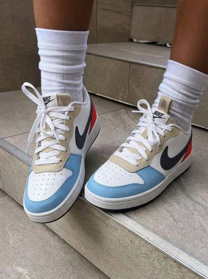 Nike Borough 男童运动鞋，耐用鞋面，重新设计鞋头，额外空间，舒适活力生活方式，白色/浅红色，DV5456-124