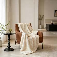 1件超柔软米色麻花针织塔夫绸提花设计毯 - 奢华舒适轻盈，可用作沙发毯、床上用品或床罩 - 四季皆宜，可作午睡毯、办公室或旅行装饰毛绒毯 - 节日礼物、婚礼礼物 - 米色麻花款 - 查看 1