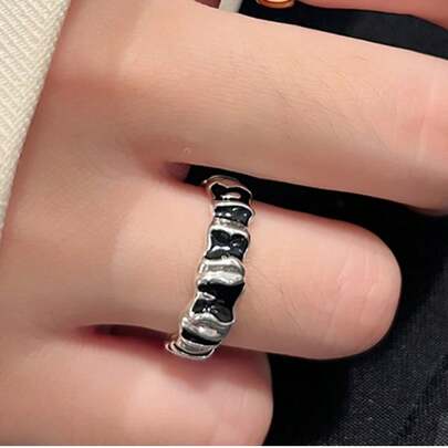 Mẫu mới về: Nhẫn nhựa tối màu xếp nếp, thiết kế thanh lịch, cá tính, tối giản, phụ kiện nhẫn hở dành cho nữ.