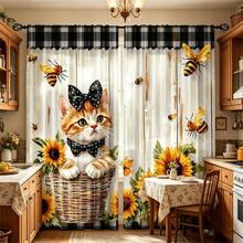 两片装农舍风格猫咪向日葵窗帘。可爱的橘猫戴着黑色波点蝴蝶结，坐在编织篮里。窗帘采用蜜蜂和黑灰格子图案，二维平面印花，半透明，适合乡村风格的餐厅和客厅。 - 彩色 - 查看 1