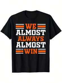 Camiseta Gráfica de Fútbol Retro para Hombre "Casi Siempre Ganamos" - Ropa Vintage para Fanáticos de Deportes, Camiseta Cómoda de Manga Corta con Letras y Color Naranja, Camiseta Casual de Cuello Redondo de Talla Grande para el Día del Partido y Uso Casual - Negro - Ver 1