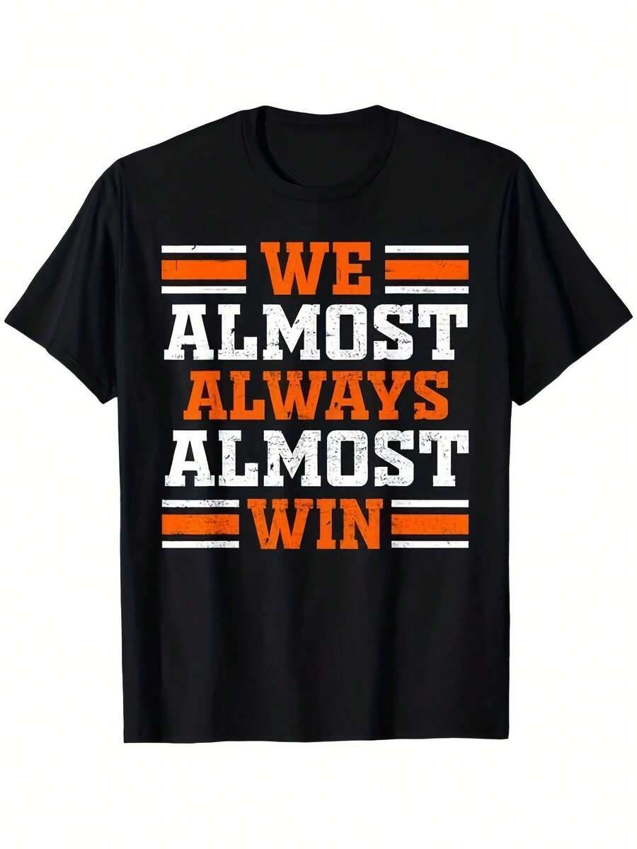 Camiseta Gráfica de Fútbol Retro para Hombre "Casi Siempre Ganamos" - Ropa Vintage para Fanáticos de Deportes, Camiseta Cómoda de Manga Corta con Letras y Color Naranja, Camiseta Casual de Cuello Redondo de Talla Grande para el Día del Partido y Uso Casual - Negro - Ver 1