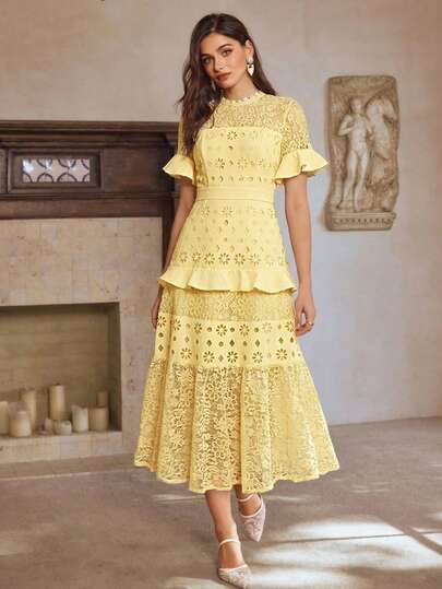Simplee Falda de pastel con recortes de encaje y parches, nuevo vestido de verano para mujer. Estilo retro francés elegante con mangas abullonadas, cintura ceñida y volantes en color crema amarillento. Diseño floral calado artesanal, adecuado para invitada de boda, fiesta de jardín, graduación, fiesta de cumpleaños, vacaciones.