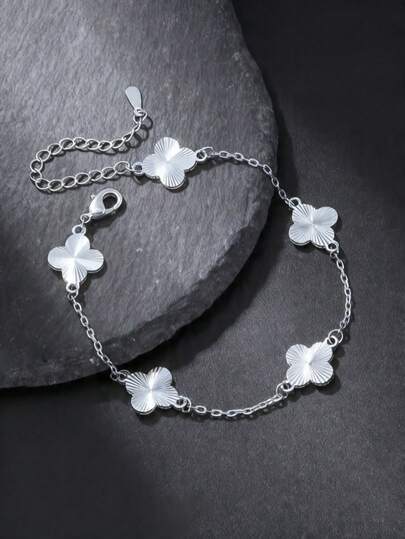 1条激光雕刻四叶草手链，轻奢，高档手工女士手链