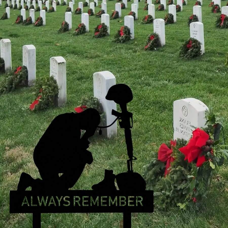 1 buc decorațiune exterioară pentru Ziua Memorială, semn patriotic metalic cu soldați pentru curte cu țăruși pentru 4 iulie, decor de grădină pentru cimitirul de Ziua Independenței, țăruș de statuie pentru grădină în aer liber