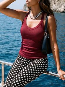Áo camisole nữ màu đỏ rượu vang, cổ bèo nhún, ngắn, chất liệu polyester, co giãn vừa phải, thoải mái khi mặc hàng ngày. - Màu Đỏ Sâu - Xem 4