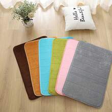 Bathroom Door Mat In Coral Fabric With Absorbent, Non-Slip Foam Filling. - 紅色的 - 查看 3