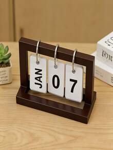 Lịch để bàn thu nhỏ tỷ lệ 1:12. Được thiết kế tỉ mỉ để vừa làm vật trang trí nhà cửa vừa là điểm nhấn độc đáo cho bàn làm việc của bạn, thể hiện sự chính xác và gu thẩm mỹ trong cuộc sống. - A - Xem 3