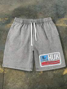 230g Washed Denim Shorts Featuring The Classic HUK Brand Emblem In A Red And Blue Flag-Inspired Color Scheme, With The Brand Slogan "FIRST TO THE FISH" Printed Below. These Men's Retro Washed Denim Shorts Are A Casual, Street-Style Piece Inspired By American Fishing Culture. Comfortable And Breathable, Suitable For Everyday Wear, They Include An Adjustable Drawstring Waist, Elastic Waistband, And Pockets. - 灰色 - 查看 1