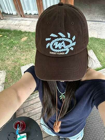 1pc Soft Top American Vintage Color Block Embroidered Baseball Cap, Unisex Retro Patchwork Embroidered Snapback Hat, Versatile Streetwear, Sun Protection, Suitable For All Seasons