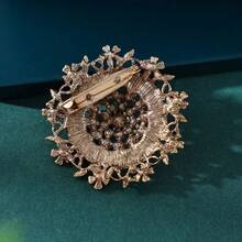 1pc Vintage British Style Round Shield Alloy Brooch, Unisex Badge Pin Decor For Clothes & Bags - Antique Gold Round Shield Brooch - View 9
