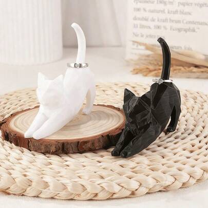 1pc 3D Printed Cat Statue Ring Holder - White And Black, Suitable For Wedding Rings, Birthday Gifts, And Office Decoration. An Ideal Choice For Jewelry Display And Storage In A Woman's Collection. Minimalist Style Ring Holder | Decorative Accessory. A Collectible For Cat Lovers. A Gift For Cat Lovers, Valentine's Day, Mother's Day.