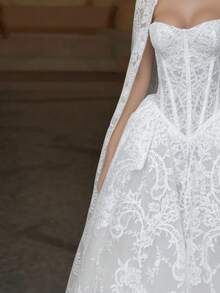 Timeless Romantic Sweetheart Neckline Lace Ball Gown Wedding Dress With Matching Lace-Edged Veil, Chapel Train, And Corset Bodice – All-Season Formal Bridal Gown For Church, Garden, Ballroom, And Destination Weddings - trắng - Xem 3
