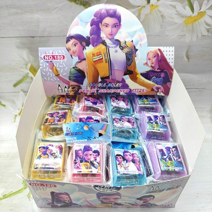 Hasbro Set de 48 piezas de artículos de papelería de K-Pop Witch Hunter, incluye sacapuntas, lápices, y suministros de papelería para estudiantes - Multicolor - Ver 1