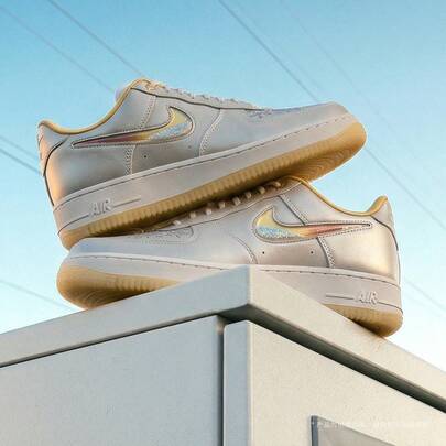 Nike 女款 WMNS AIR FORCE 1 '07 REC 休闲运动鞋，低帮 IR8218-118