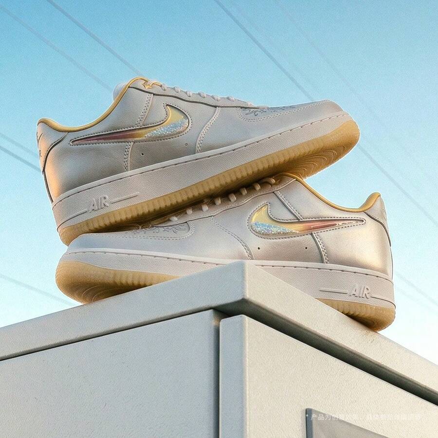 女款 WMNS AIR FORCE 1 '07 REC 休闲运动鞋，低帮 IR8218-118 - 金色 - 查看 1