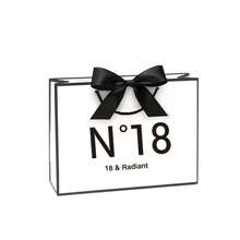 Túi quà màu trắng trang nhã kích thước 32x25x1cm với nơ đen, túi quà sinh nhật kỷ niệm, thiết kế sang trọng phù hợp cho các dịp sinh nhật đặc biệt, đám cưới hoặc tặng quà. - trắng - Xem 14