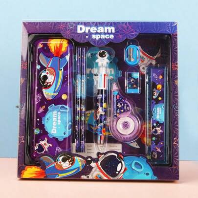 一套精美文具礼盒，7件套，包含学习用品、笔袋、修正带套装，适合返校季、毕业季，是馈赠亲友的精美礼品和奖品。