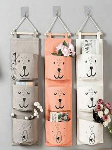 1 Túi đựng đồ treo tường cho phòng bé với 3 ngăn hình gấu cười khác nhau. Có thể treo cạnh giường, tường hoặc cửa để dễ dàng cất giữ các vật dụng nhỏ, tạo thêm nét ấm áp cho phòng trẻ em, phòng ngủ, phòng trẻ sơ sinh, đầu giường, tủ quần áo - Thiết kế hình khối in hình động vật đáng yêu - Không bao gồm móc treo (Màu ngẫu nhiên) - Nhiều màu - Xem 1